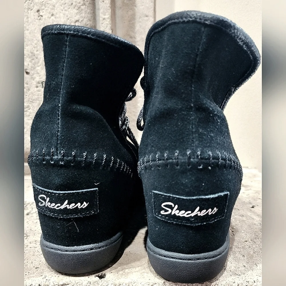 NWOB Skechers Plus 3 Trois Suede Lace-up Bootie Size 9